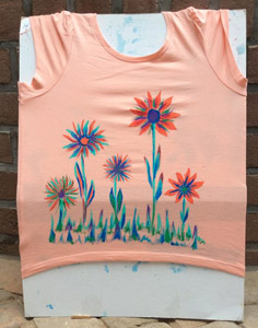 Met textielinkt schilderen op katoenen hemd, kan in de wasmachine, bloemen